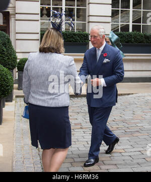 London, UK. 1st November, 2016. His Royal Highness  Charles The Prince of Wales accompanied by Camilla The Duchess of Cornwall arrive at the Rosewood Hotel in Holborn, London, to greet the President of Colombia Juan Manuel Santos, who is on a State Visit to Britain, and his wife Maria Clemencia Rodriguez de Santos before travelling with them to their ceremonial welcome At Horse Guargrds Parade by Her Majesty The Queen. PICTURED: Prince Charles is welcomed to the Rosewood Hotel. Credit:  Paul Davey/Alamy Live News Stock Photo