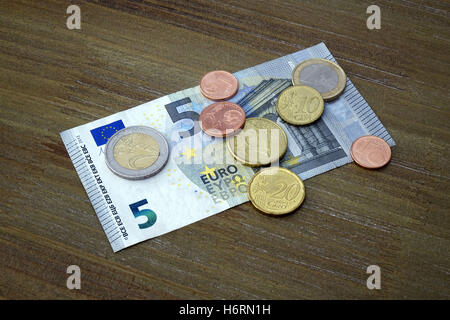 Berlin, Germany. 24th July, 2016. ILLUSTRATION - 8.84 Euros lying on a table. Taken on 24.07.2016. From 2017 this amount will come into effect as the legal minimum hourly wage. Photo: S, Steinach. - NO WIRELESS SERVICE - | usage worldwide/dpa/Alamy Live News