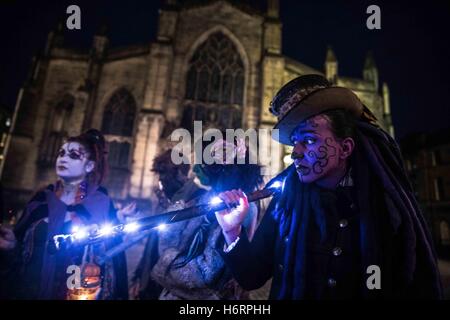 Edinburgh, UK. 1st Nov, 2016. Behind the scenes.Samhain - Halloween festival in Edinburgh, Scotland.Behind the scenes of all day of one of the tribes, rituals and the night march. Credit:  David Tesinsky/ZUMA Wire/Alamy Live News Stock Photo