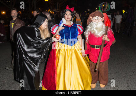 West Hollywood, California, USA. 31st October 2016. Halloween revelers dressed in a 'Snow White' movie theme pose for a photo with the wicked queen holding the poison apple, Snow White, and one of the seven dwarfs at the 28th Annual West Hollywood Halloween Carnaval held on Santa Monica Boulevard in West Hollywood, California, USA. It was estimated that 500,000 people participated in this year's event. Credit:  Sheri Determan / Alamy Live News Stock Photo