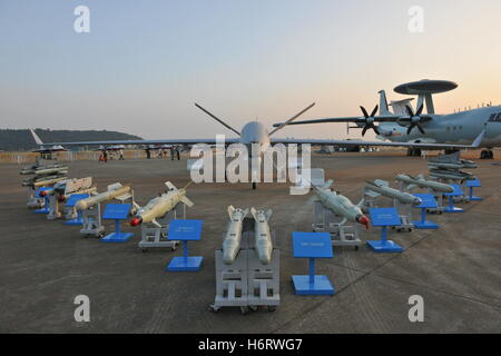 Zhuhai, Zhuhai, China. 1st Nov, 2016. Zhuhai, CHINA-November 1 2016: (EDITORIAL USE ONLY. CHINA OUT) .Jet fighters get ready for the flight performance at the Air Show China in Zhuhai, Guangdong Province, November 1st, 2016. The 11th China International Aviation & Aerospace Exhibition, also known as Air Show China, opened in Zhuhai, south China's Guangdong Province, on November 1st, 2016. © SIPA Asia/ZUMA Wire/Alamy Live News Stock Photo