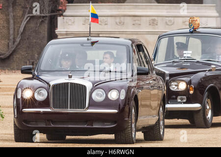 London, UK. 1st November, 2016. The President of Colombia, Juan Manuel Santos, arrives at Horse Guards Parade in London for the start of his state visit in UK Credit:  Guy Corbishley/Alamy Live News Stock Photo