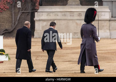 London, UK. 1st November, 2016. The President of Colombia Juan Manuel Santos, accompanied by The Duke of Edinburgh, walk to inspect the Guard of Honour Credit:  Guy Corbishley/Alamy Live News Stock Photo