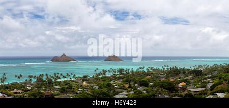 View from the Pillbox Trail over Lanikai Beach and Kailua Bay with the two small islands Moku Iki and Moku Nui on Oahu, Hawaii, Stock Photo