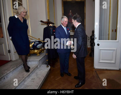 Colombia's president Juan Manuel Santos (right) is greeted by the Prince of Wales and the Duchess of Cornwall (left)at Clarence House in London, during the second day of their official state visit to the UK. Stock Photo