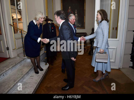 Colombia's president Juan Manuel Santos (second left) and his wife Maria Clemencia Rodriguez de Santos (right) are greeted by the Prince of Wales and the Duchess of Cornwall (left) at Clarence House in London, during the second day of their official state visit to the UK. Stock Photo