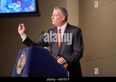 New York, United States. 01st Nov, 2016. Getting ready for 9 Million New Yorkers. Bill de Blasio, 109th Mayor of New York City delivers remarks. Credit:  Mark J Sullivan/Pacific Press/Alamy Live News Stock Photo