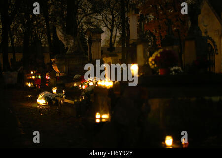 Warsaw, Poland. 1st November, 2016. On November 1st, people across Poland celebrated All Saints' Day (Wszystkich Swietych). In Warsaw, Poland people gathered at the Powazki cemetery, the most famous cemetery in the city, to place candles and flowers on the graves of loved ones and departed family members. This day is an annual national holiday in Poland. The day is spent commemorating departed family members and friends as well as famous Polish historical figures and patriots. Credit:  PACIFIC PRESS/Alamy Live News Stock Photo