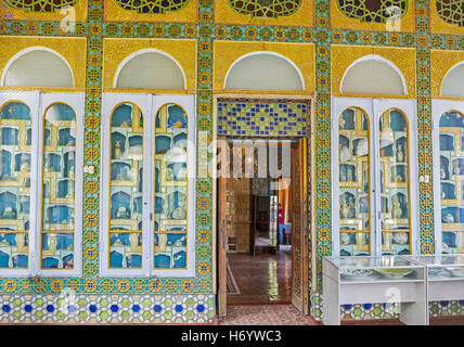 The precious collection of Eastern porcelain vases in the glass room of Sitorai Mokhi-Khosa Palace Stock Photo