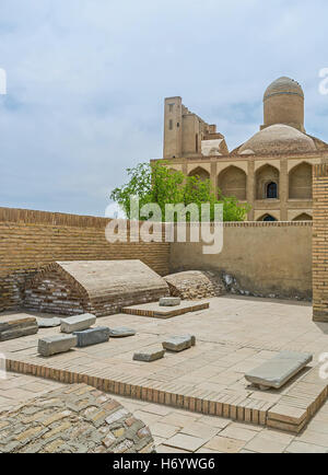 The side view of the Khanaka in Chor-Bakr Necropolis with the medieval brick tombs on the foreground, Bukhara, Uzbekistan. Stock Photo
