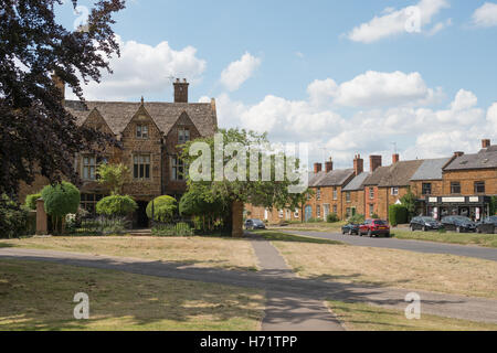 Residential homes in the village of Adderbury, North Oxfordshire, England, UK Stock Photo