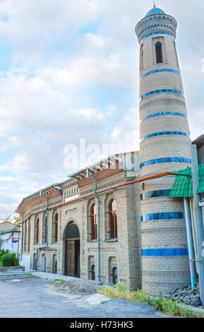 The old mosque with the small minaret in the historic neighborhood of Tashkent, Uzbekistan. Stock Photo