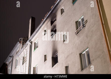 Munich, Germany. 02nd Nov, 2016. Sooted windows on the backside of a building at a deployment site in Munich, Germany, 02 November 2016. Three people were killed and ten other inured in a fire on Dachauer-Strasse. Photo: TOBIAS HASE/dpa/Alamy Live News Stock Photo