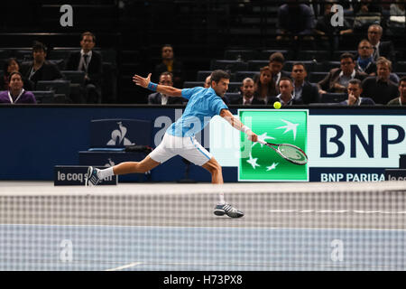 Paris, France. 2nd November, 2016. BNP PARIBAS MASTERS (2nd round) FEDERATION FRANCAISE DE TENNIS - Novak Djokovic (SRB) in action vs Gilles Muller (LUX) - Credit:  Yan Lerval/Alamy live news Stock Photo