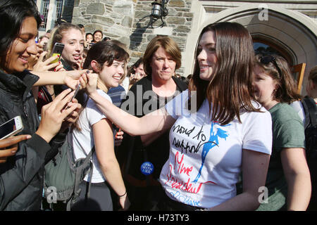 Bryn Mawr, PA, USA. 2nd Nov, 2016. Academy Award-winning actress Anne Hathaway pictured campaigning for Hillary Clinton and discussing the importance of electing Democrats up and down the ticket and urging Pennsylvania voters to visit iwillvote.com to ensure that they have all the information they need to vote on Election Day at Bryn Mawr College in Bryn Mawr, Pa on November 2, 2016 Credit:  Star Shooter/Media Punch/Alamy Live News Stock Photo