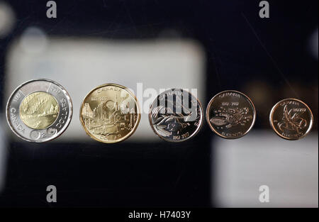 Richmond. 2nd Nov, 2016. Photo taken on Nov. 2, 2016 shows the 2017 circulation coin series in Richmond, Canada. The Royal Canadian Mint unveiled its 2017 circulation coin series. The winning designs are chosen from thousands of entries of the national coin design contest held in March 2015 inviting the public to create new designs for the 2017 circulation coin series celebrating Canada's 150th anniversary. © Liang Sen/Xinhua/Alamy Live News Stock Photo