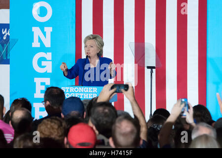 Las Vegas, USA. 02nd Nov, 2016. Hillary Clinton rallies volunteers before they start canvassing on November 2nd 2016 at the Plumbers and Pipefitters Union in Las Vegas, NV. Credit:  The Photo Access/Alamy Live News