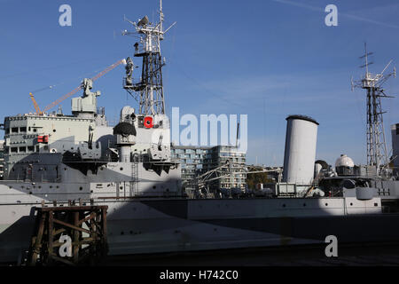 London, UK. 2nd November 2016. A red poppy is displayed on the historic warship, HMS Belfast. Credit:  SANDRA ROWSE/Alamy Live News Stock Photo