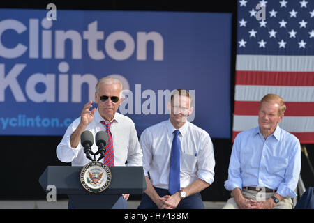 Palm Beach Gardens, FL, USA. 02nd Nov, 2016. Vice President Joe Biden (L) speaking onstage with U.S. Representative (D-FL-18) Patrick Murphy (C) and U.S. Sen. Bill Nelson (D-FL) (R) during a public campaign rally for 'Get Out The Early Vote' for Democratic presidential nominee Hillary Clinton at Palm Beach State College-Amphitheater (Center of Campus) on November 2, 2016 in Palm Beach Gardens, Florida. Vice President Biden will urge Floridians to take advantage of early voting right away with six day left for election. © Mpi10/Media Punch/Alamy Live News Stock Photo