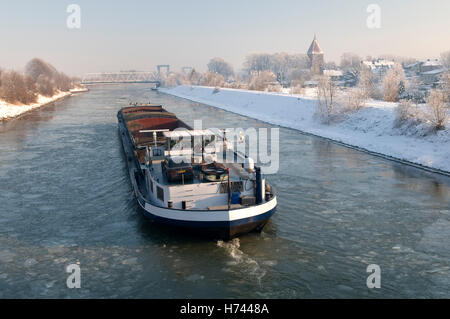 Cargo ship on the frozen Wesel-Datteln Canal, Flaesheim, Muensterland, North Rhine-Westphalia Stock Photo