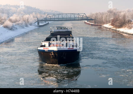 Cargo ship on the frozen Wesel-Datteln Canal, Flaesheim, Muensterland, North Rhine-Westphalia Stock Photo