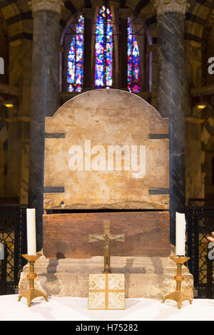 Charlemagne’s throne in Aachen Cathedral (UNESCO World Heritage Site), Aachen, North Rhine Westphalia, Germany Stock Photo