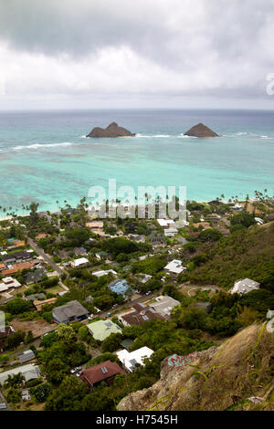 View from the Pillbox Trail over Lanikai Beach and Kailua Bay with the two small islands Moku Iki and Moku Nui on Oahu, Hawaii, Stock Photo