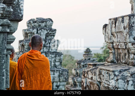 cambodian buddhist monk at angkor wat temple near siem reap cambodia Stock Photo