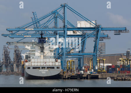 Northfleet Hope container terminal, Tilbury, Essex, River Thames and ...