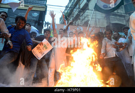 Kolkata, India. 03rd Nov, 2016. Youth Congress activist burn effigy of Narendra Modi during their protest against the Union Government. West Bengal Pradesh Youth Congress rallied to B.J.P. to protest against Rahul Gandhi arrest yesterday by Central Govt. police and suicide of army jawan or soldier on One Rank One Pension issue. Credit:  Saikat Paul/Pacific Press/Alamy Live News Stock Photo