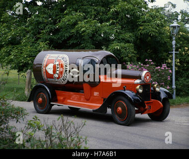 1927 Daimler Bottle van Stock Photo