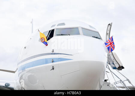 Belfast, Northern Ireland. 3rd November, 2016.  President of Columbia Juan Manuel Santos Calderon arrives in Belfast at George Best City Airport and is greeted by Secretary of State the Rt Hon James Brokenshire and Mrs Fionnuala Jay O’Boyle, Her Majesty's Lord-Lieutenant of the County Borough of Belfast. Credit:  Mark Winter/Alamy Live News Stock Photo