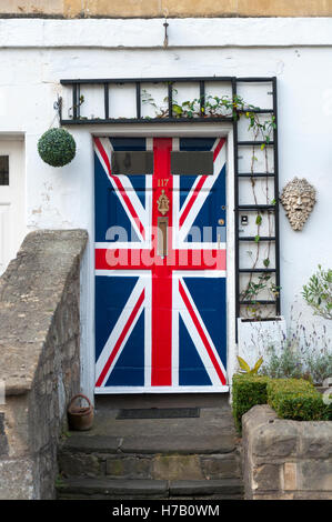 Bath, Somerset, England, UK. 3rd November 2016. A front door is painted with the Union flag as High Court rules over government Brexit decision. Theresa May suffered a massive legal 'slap in the face' today when judges ruled she cannot trigger Brexit without permission from parliament. The dramatic decision handed down at the High Court this morning threatened to send the Prime Minister's plans for cutting ties with Brussels into turmoil. Credit:  Richard Wayman/Alamy Live News Stock Photo