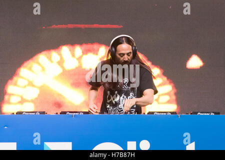 Las Vegas, USA. 03rd Nov, 2016. DJ Steve Aoki performs for UNLV students at a get out the vote concert on November 3rd 2016 at Cox Pavilion on the UNLV campus in Las Vegas, NV. Credit:  The Photo Access/Alamy Live News Stock Photo