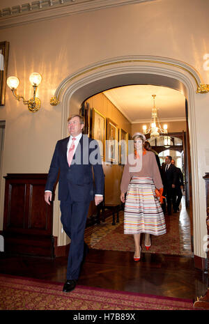 Sydney, Australia. 3rd Nov, 2016. King Willem-Alexander and Queen Maxima of The Netherlands visit Governor Hurley of New South Wales and his wife at the Government House in Sydney, Australia, 3 November 2016. The Dutch King and Queen are in Australia for an 5 day state visit. Photo: Patrick van Katwijk /POINT DE VUE OUT - NO WIRE SERVICE -/dpa/Alamy Live News Stock Photo