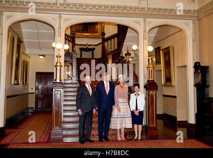 Sydney, Australia. 3rd Nov, 2016. King Willem-Alexander and Queen Maxima of The Netherlands visit Governor Hurley of New South Wales and his wife at the Government House in Sydney, Australia, 3 November 2016. The Dutch King and Queen are in Australia for an 5 day state visit. Photo: Patrick van Katwijk /POINT DE VUE OUT - NO WIRE SERVICE -/dpa/Alamy Live News Stock Photo