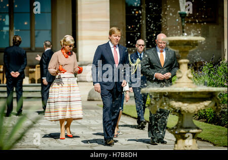 Sydney, Australia. 3rd Nov, 2016. King Willem-Alexander and Queen Maxima of The Netherlands visit Governor Hurley of New South Wales and his wife at the Government House in Sydney, Australia, 3 November 2016. The Dutch King and Queen are in Australia for an 5 day state visit. Photo: Patrick van Katwijk /POINT DE VUE OUT - NO WIRE SERVICE -/dpa/Alamy Live News Stock Photo