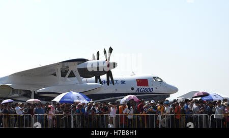 Zhuhai, China's Guangdong Province. 4th Nov, 2016. People visit the 11th China International Aviation and Aerospace Exhibition in Zhuhai, south China's Guangdong Province, Nov. 4, 2016. The Zhuhai Airshow opened to the public on Friday. Credit:  Jia Yuchen/Xinhua/Alamy Live News Stock Photo