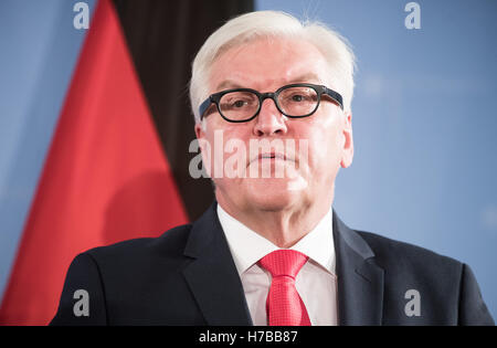 Berlin, Germany. 4th Nov, 2016. German Foreign Minister, Frank-Walter Steinmeier, gives a press conference in Berlin, Germany, 4 November 2016. British Foreign Minister, Boris Johnson, made his first official visit to Germany for bilateral talks with Steinmeier in the foreign ministry. PHOTO: SEBASTIAN GOLLNOW/dpa/Alamy Live News Stock Photo