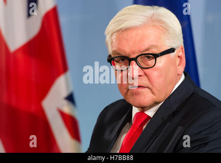 Berlin, Germany. 4th Nov, 2016. German Foreign Minister, Frank-Walter Steinmeier (SPD), gives a press conference in Berlin, Germany, 4 November 2016. British Foreign Minister, Boris Johnson, made his first official visit to Germany for bilateral talks with Steinmeier in the foreign ministry. PHOTO: SEBASTIAN GOLLNOW/dpa/Alamy Live News Stock Photo