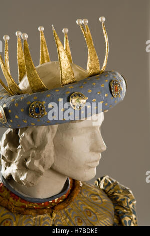 Crown on mannequin in paper dress costume historical replica paper dress by Isabelle de Borchgrave Stock Photo