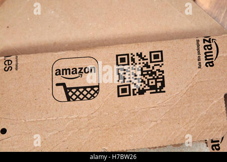 amazon cardboard mailer with QR code Stock Photo