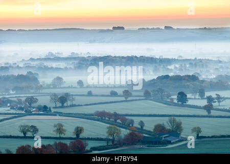 Misty dawn in The Vale of Pewsey Stock Photo