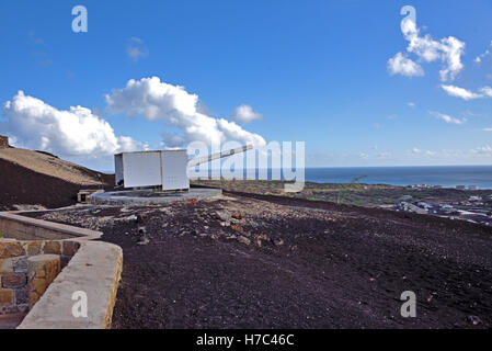 Fort Bedford on Cross Hill on Ascension Island - Gun from HMS Hood Stock Photo