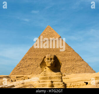 The Great Sphinx face forward centered in front of the largest Egyptian Pyramid of Khafre in Giza, Cairo, Egypt on a blue sky da Stock Photo