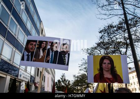 Munich, Germany. 4th Nov, 2016. Kurds demonstrate in Munich in solidarity with the arrested HDP politicians in Turkey.Overnight on November 3-4, Turkey announced it arrested two co-leaders of the pro-Kurdish People's Democratic Party (HDP). Furthermore, 11 more MPs were detained and homes in Ankara and eastern Kurdish regions were also raided. The reasons for the arrests have been given as 'failure to appear for a summons to testify as part of a counter-terrorism investigation''. Credit:  ZUMA Press, Inc./Alamy Live News Stock Photo