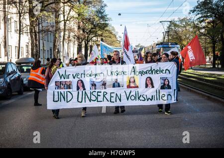 Munich, Germany. 4th Nov, 2016. Kurds demonstrate in Munich in solidarity with the arrested HDP politicians in Turkey.Overnight on November 3-4, Turkey announced it arrested two co-leaders of the pro-Kurdish People's Democratic Party (HDP). Furthermore, 11 more MPs were detained and homes in Ankara and eastern Kurdish regions were also raided. The reasons for the arrests have been given as 'failure to appear for a summons to testify as part of a counter-terrorism investigation''. Credit:  ZUMA Press, Inc./Alamy Live News Stock Photo