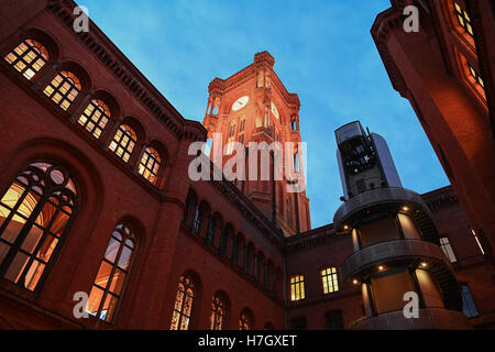 Berlin, Germany. 04th Nov, 2016. The inner courtyard of the Red Townhall during hte coalition negotiaions of SPD, the Left Party and the Green Party in Berlin, Germany, 4 November 20165. Photo: Soeren Stache/dpa/Alamy Live News Stock Photo