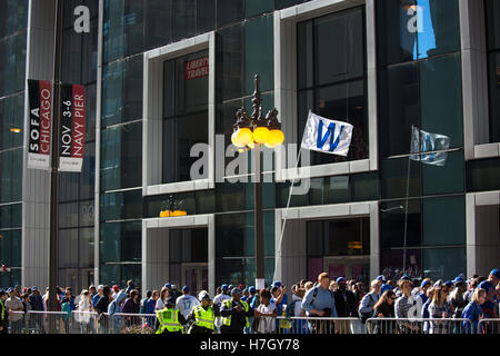 Chicago, Illinois, USA. 4th November, 2016. Fans crowd the streets of downtown Chicago for the Chicago Cubs victory parade and rally. The Chicago Cubs on Wednesday 02 Nov won their first World Series in 108 years. © Gary Hebding Stock Photo