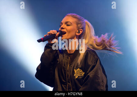 Manchester, UK. 4th November 2016. Singer Louisa Johnson, winner of X-Factor 2015, performs at the annual Christmas Lights Switch-on in Albert Square, Manchester. Credit:  Russell Hart/Alamy Live News. Stock Photo